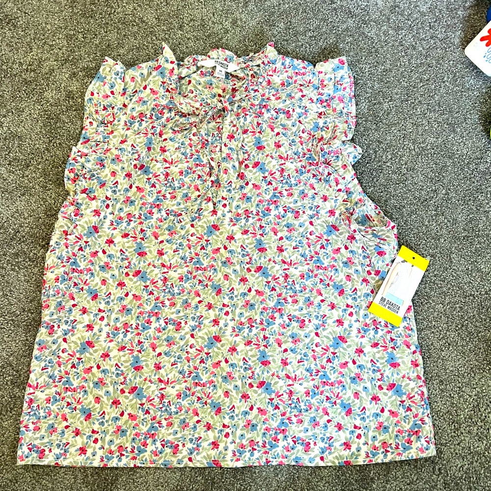 BB Dakota by Steve Madden split neck, Ditsy Floral top